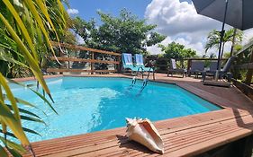 Villa antillaise de charme de 3 chambres et deux cabanes aménagées